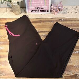 🩷🖤 Smitten Cargo Scrub Pants 🖤🩷